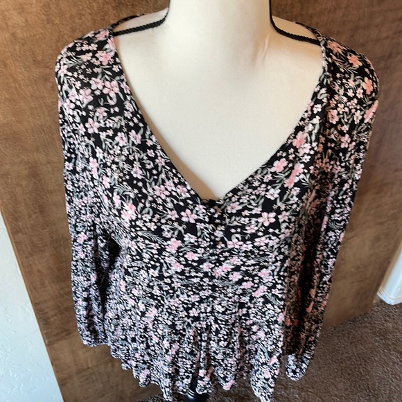 SO Flower Boho Top - Picture 3 of 8